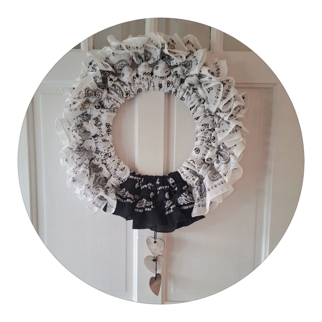 Black and white Wreath with hearts